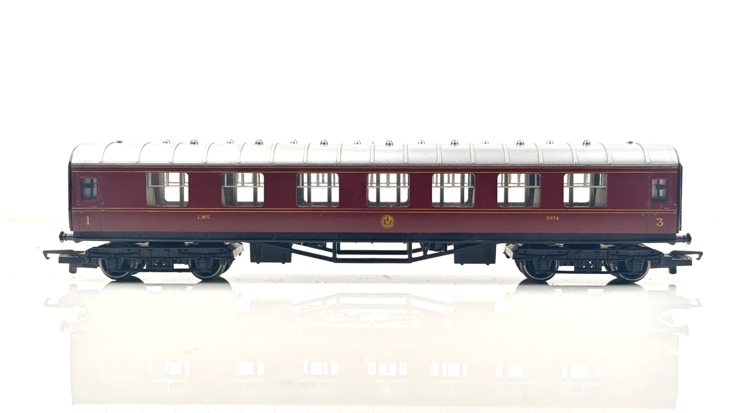 HORNBY 00 GAUGE - LMS MAROON STANIER COMPOSITE/BRAKE COACHES X 3 - UNBOXED