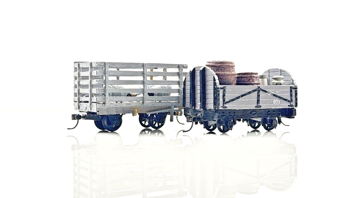 KIT BUILT/O-16.5 NG7 NARROW GAUGE - PAIR OF WAGONS WITH SHEEP & CHURNS - UB