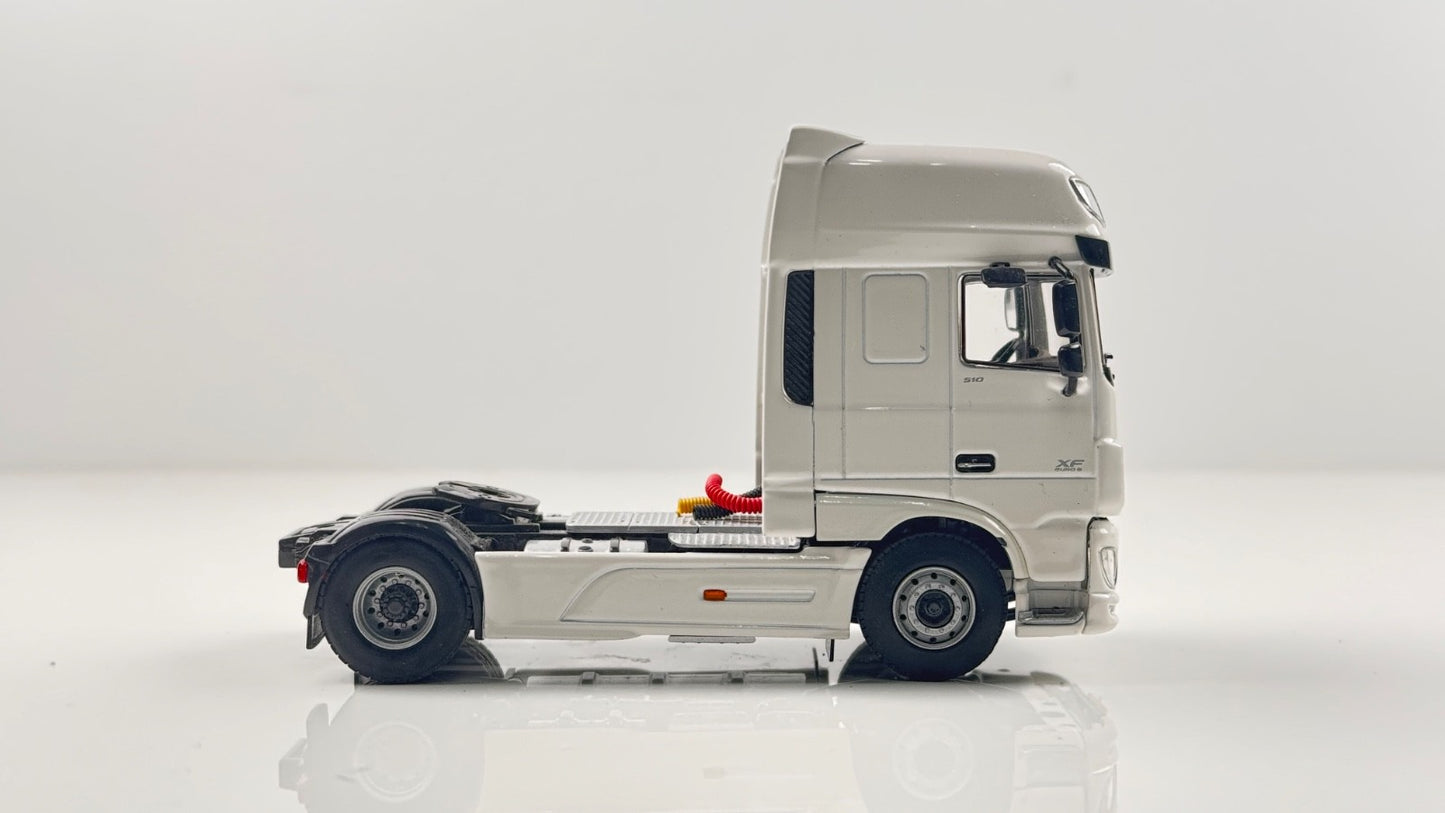 WSI 1/50 SCALE - 03-1128 - DAF XF SUPER SPACE CAB 4X2 WHITE TRACTOR UNIT BOXED