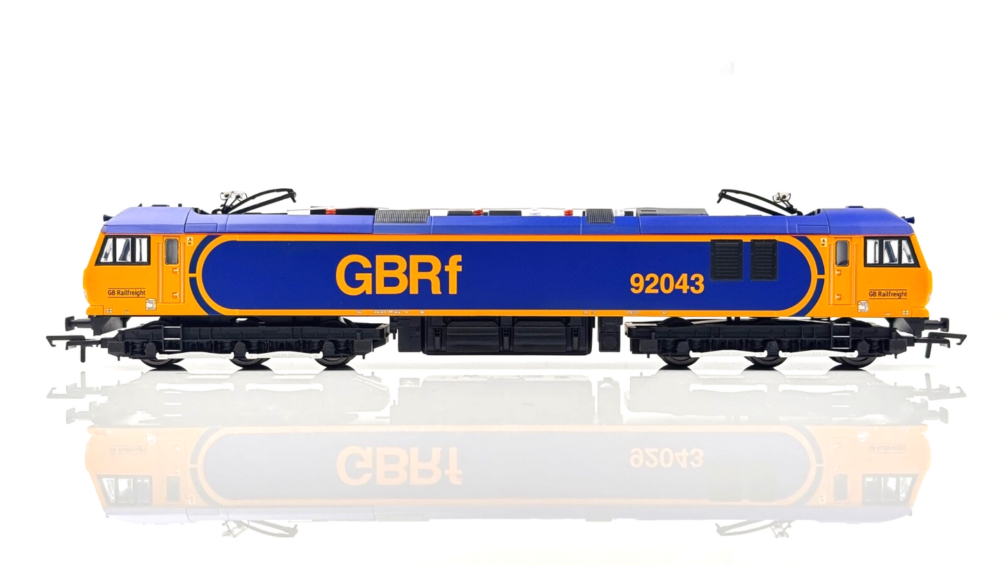 HORNBY 00 GAUGE - R3741 - CLASS 92 ELECTRIC 92043 GBRF LOCOMOTIVE - BOXED