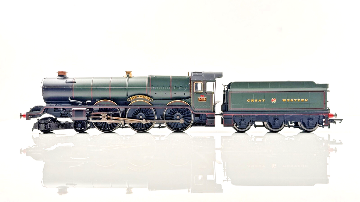 HORNBY 00 GAUGE - R2233 - GWR GREEN 4-6-0 KING CLASS 'KING STEPHEN' - BOXED