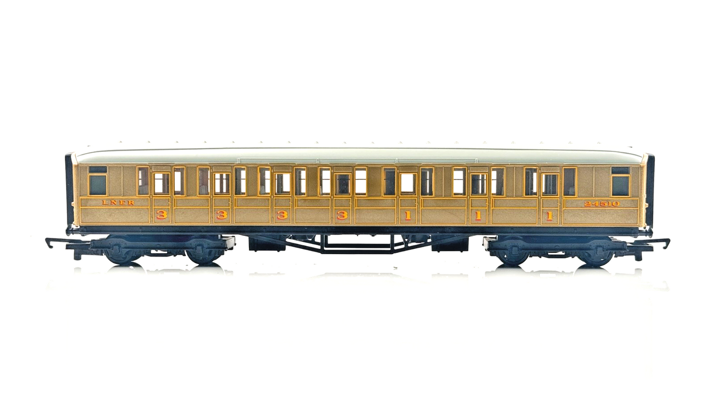 HORNBY 00 GAUGE - LNER TEAK GRESLEY PASSENGER COACHES ASSORTED X 3 - UNBOXED