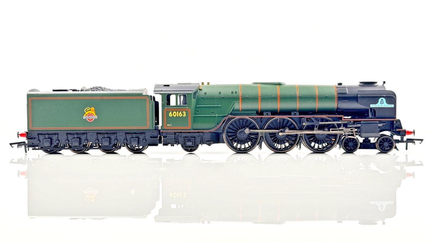 HORNBY 00 GAUGE - BR GREEN 4-6-2 CLASS A1 TORNADO 60163 LOCO DRIVE - UNBOXED