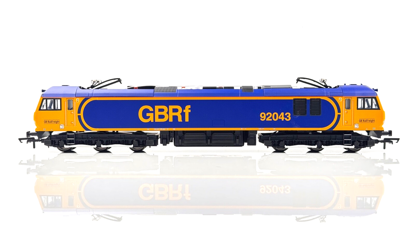 HORNBY 00 GAUGE - R3741 - CLASS 92 ELECTRIC 92043 GBRF LOCOMOTIVE - BOXED