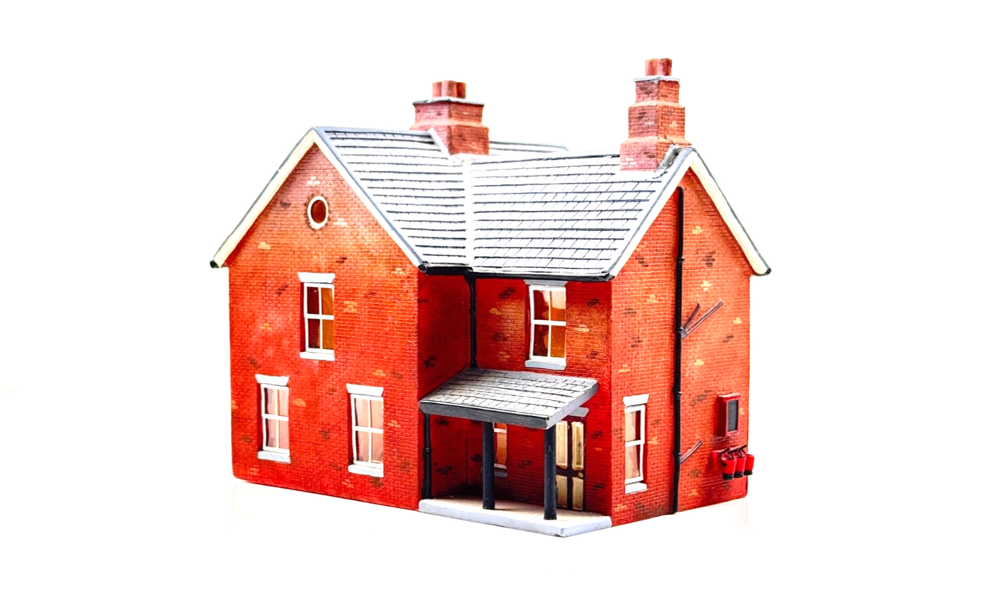 HORNBY 00 GAUGE SKALEDALE - R8529 - RED BRICK STATION OFFICE - BOXED IMPERFECT