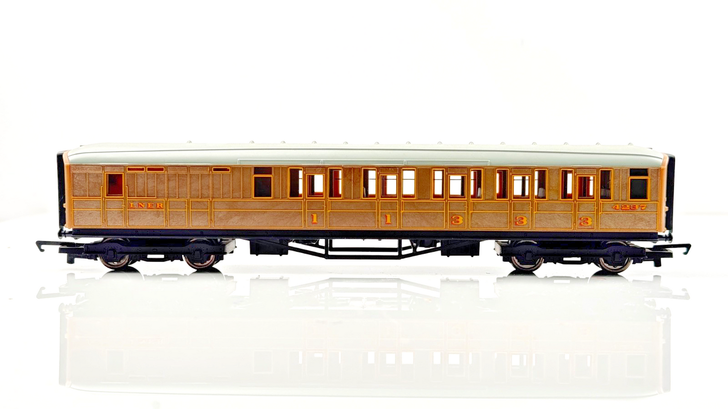 HORNBY 00 GAUGE - R1039 LNER TEAK GRESLEY PASSENGER COACHES ASSORTED X 4 UNBOXED