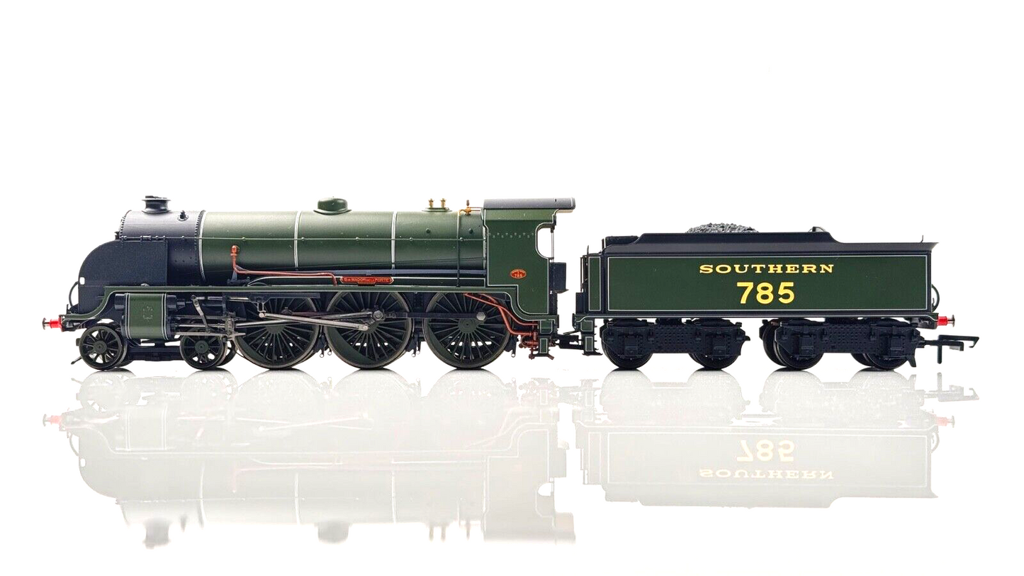 HORNBY 00 GAUGE - R3075 - SR SOUTHERN 4-6-0 'SIR MADOR DE LA PORT' 785 - BOXED