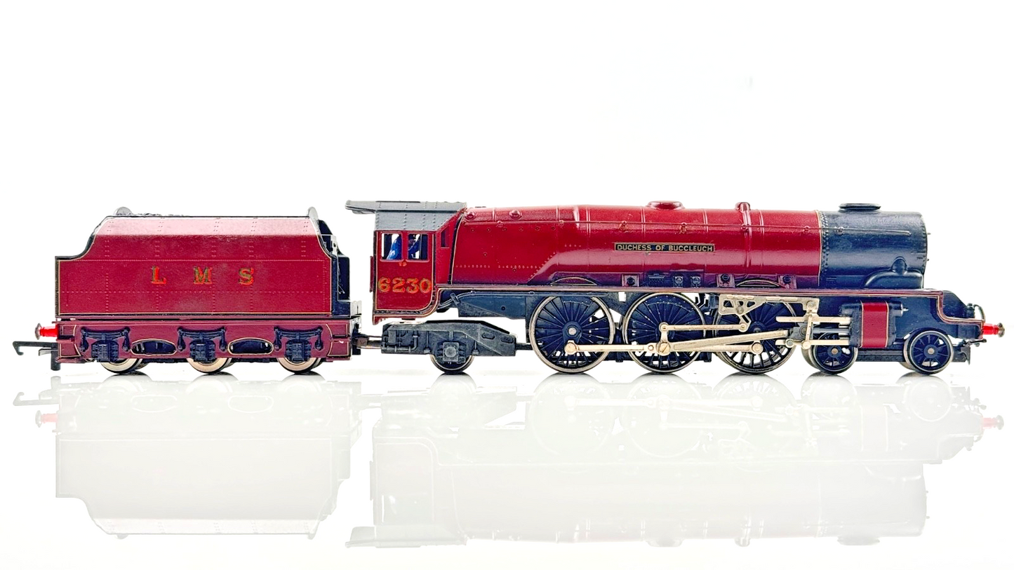 HORNBY 00 GAUGE - LMS MAROON 4-6-2 DUCHESS OF BUCCLEUCH 6230 LOCOMOTIVE - BOXED