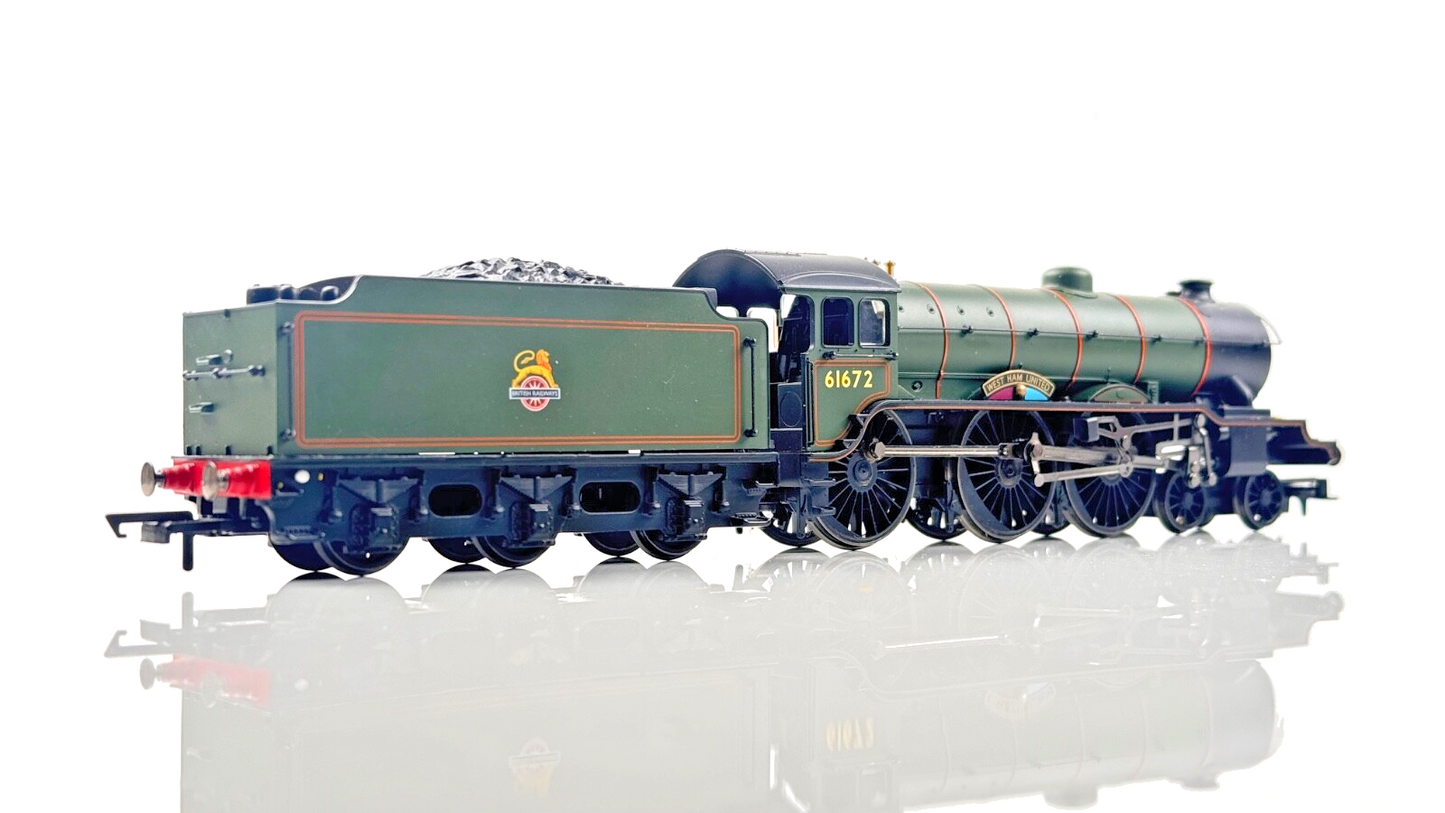 HORNBY 00 GAUGE - R1214 - BR GREEN ***WEST HAM UNITED/ONE CRIMSON COACH ONLY***