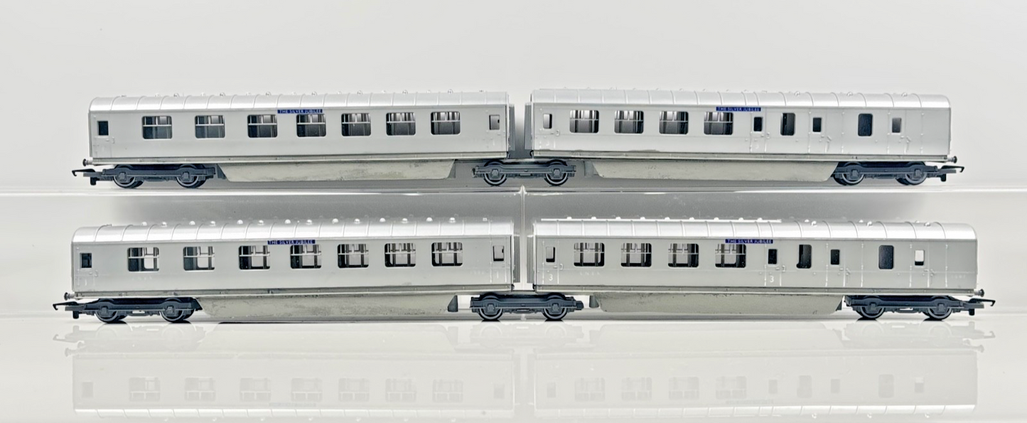 HORNBY 00 GAUGE - CUSTOM REFINISHED LNER SILVER JUBILEE ARTICULATED COACHES X 4
