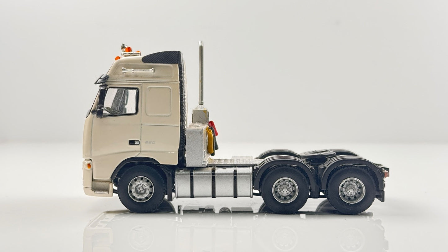 WSI 1/50 SCALE - 9126 - VOLVO FH GLOBE 6X4 WHITE TRACTOR UNIT BOXED