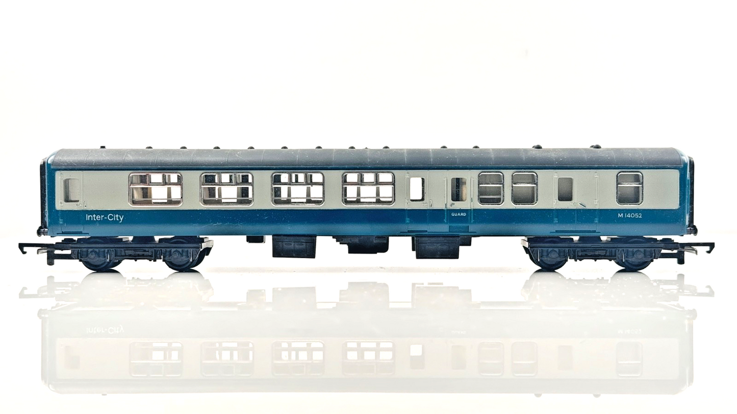 HORNBY 00 GAUGE - RAKE OF 4 BR BLUE GREY MK1/MK2 PLAYWORN COACHES - UNBOXED
