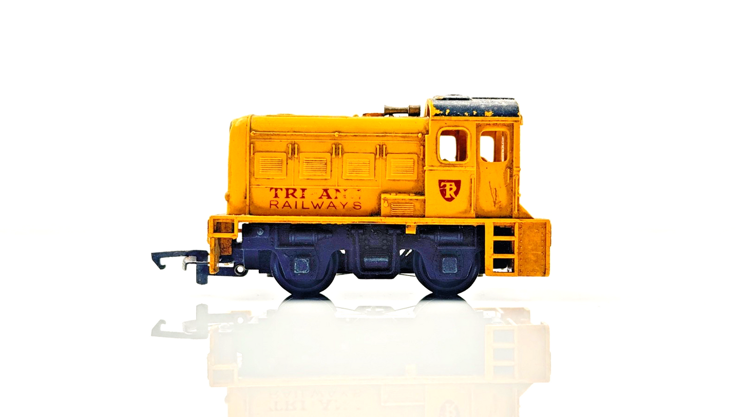 TRIANG 00 GAUGE - TRIANG RAILWAYS YELLOW DOCK SHUNTER LOCOMOTIVE - SPARES
