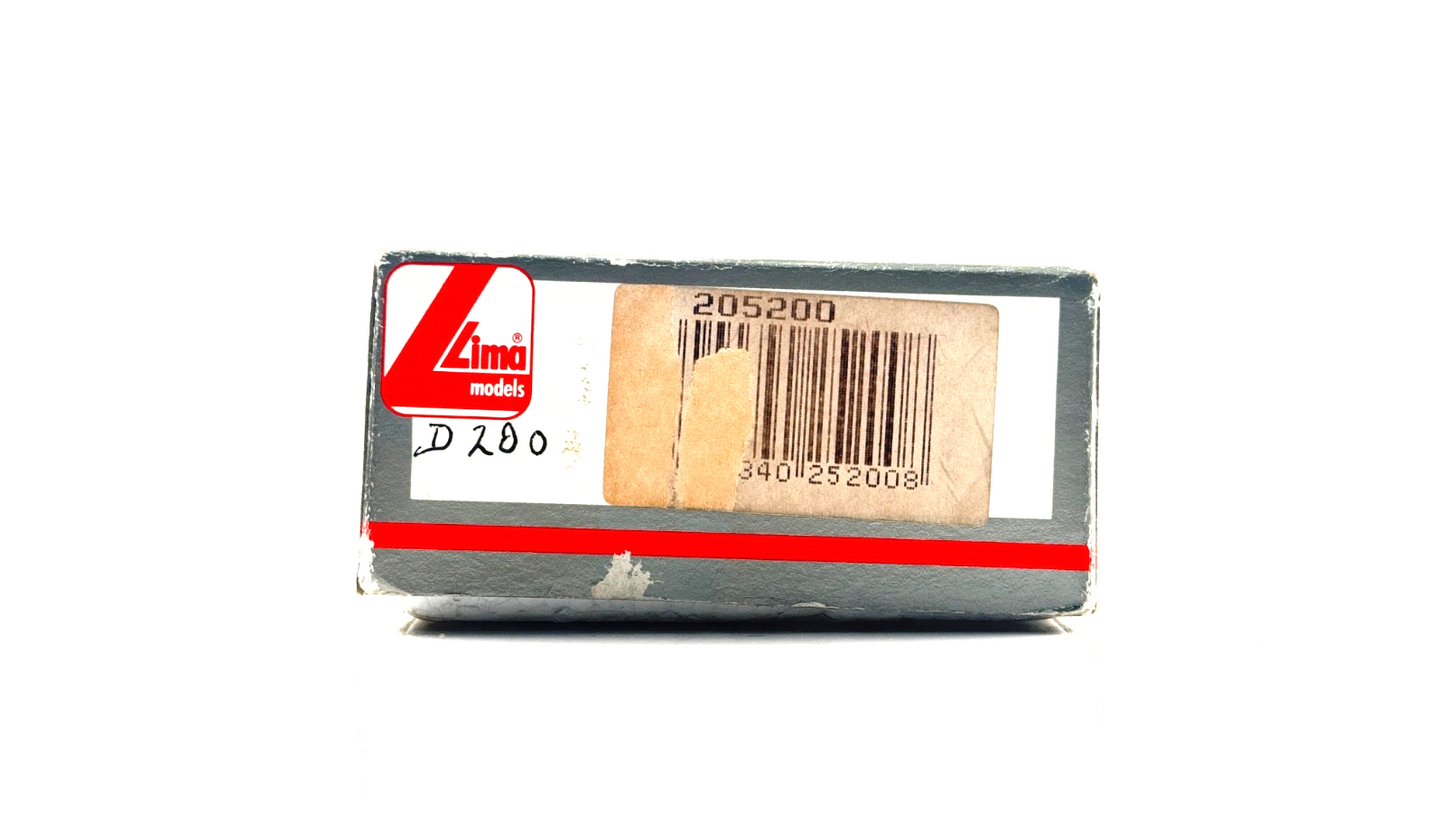 LIMA 00 GAUGE - 205200 - CLASS 40 DIESEL LOCOMOTIVE D200 40122 BR GREEN - BOXED