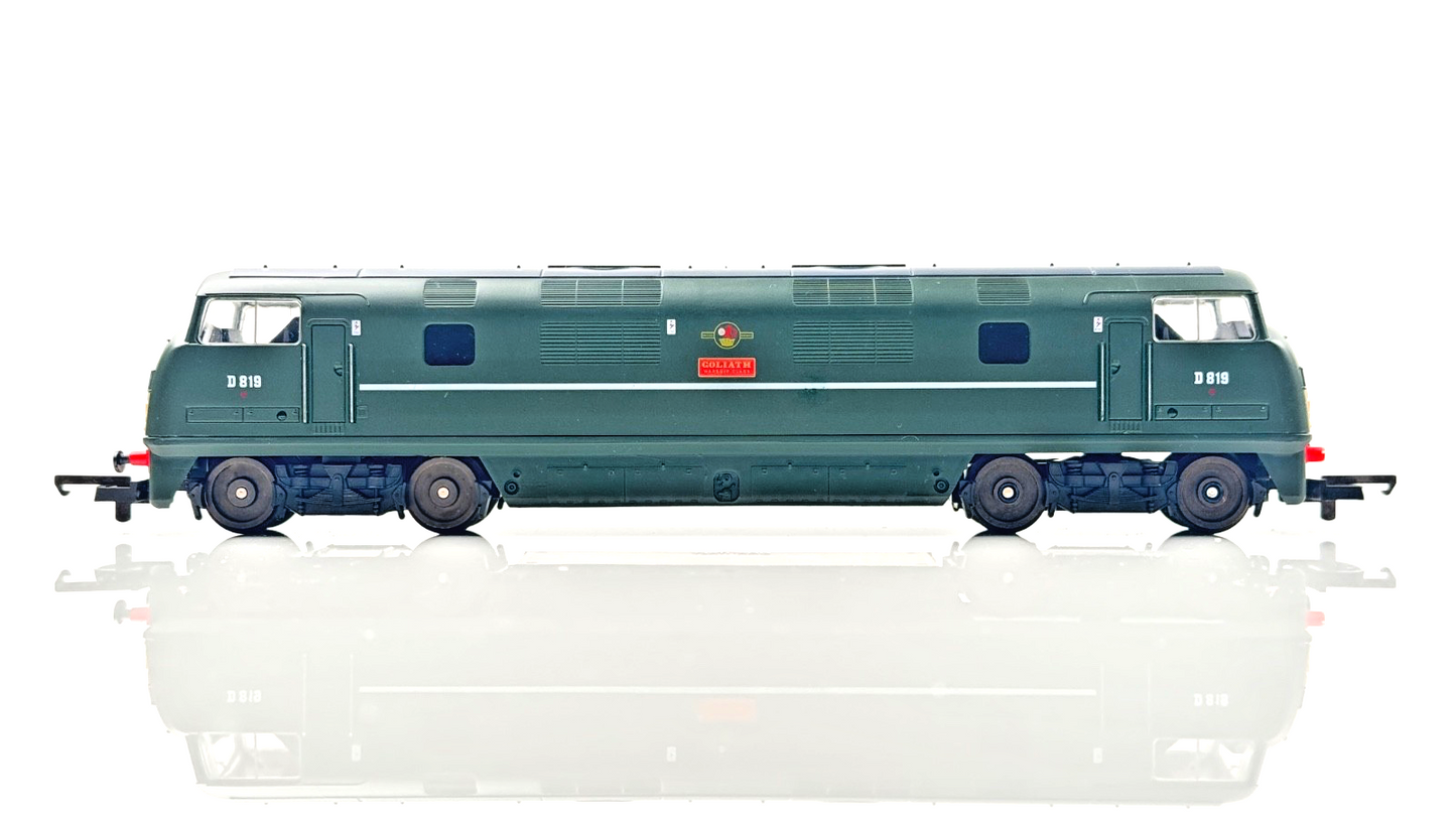 LIMA 00 GAUGE - 204837 - CLASS 42 DIESEL WARSHIP BR GREEN GOLIATH D819 - BOXED