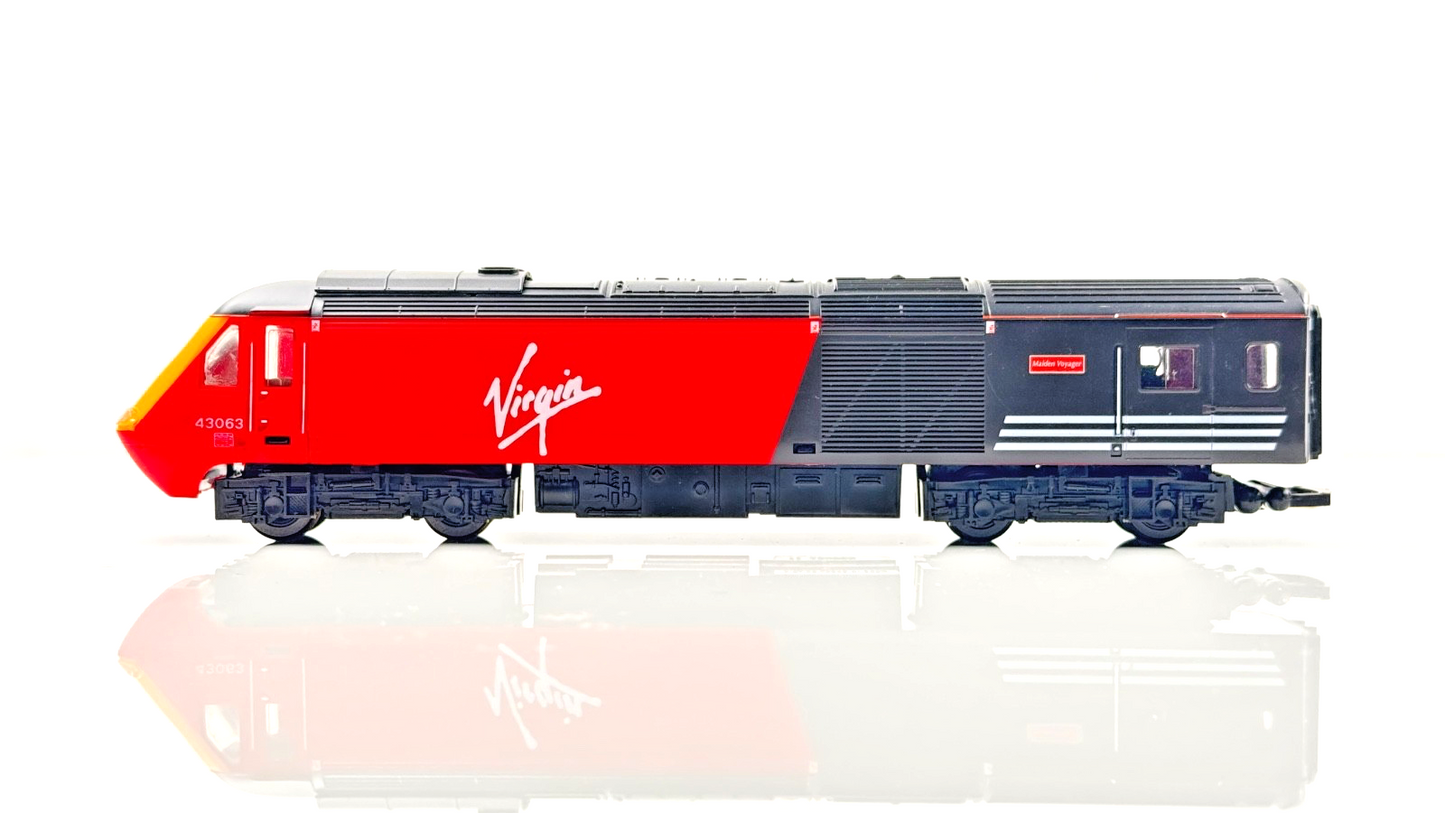HORNBY 00 GAUGE - VIRGIN TRAINS MAIDEN VOYAGER LADY IN RED 4 CAR HST - UNBOXED