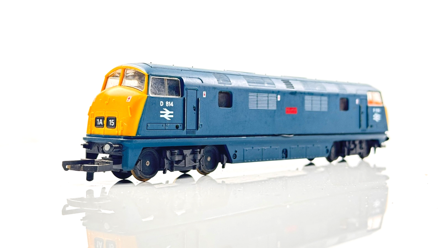 LIMA 00 GAUGE - CLASS 42 DIESEL WARSHIP BR BLUE DRAGON D814 - UNBOXED