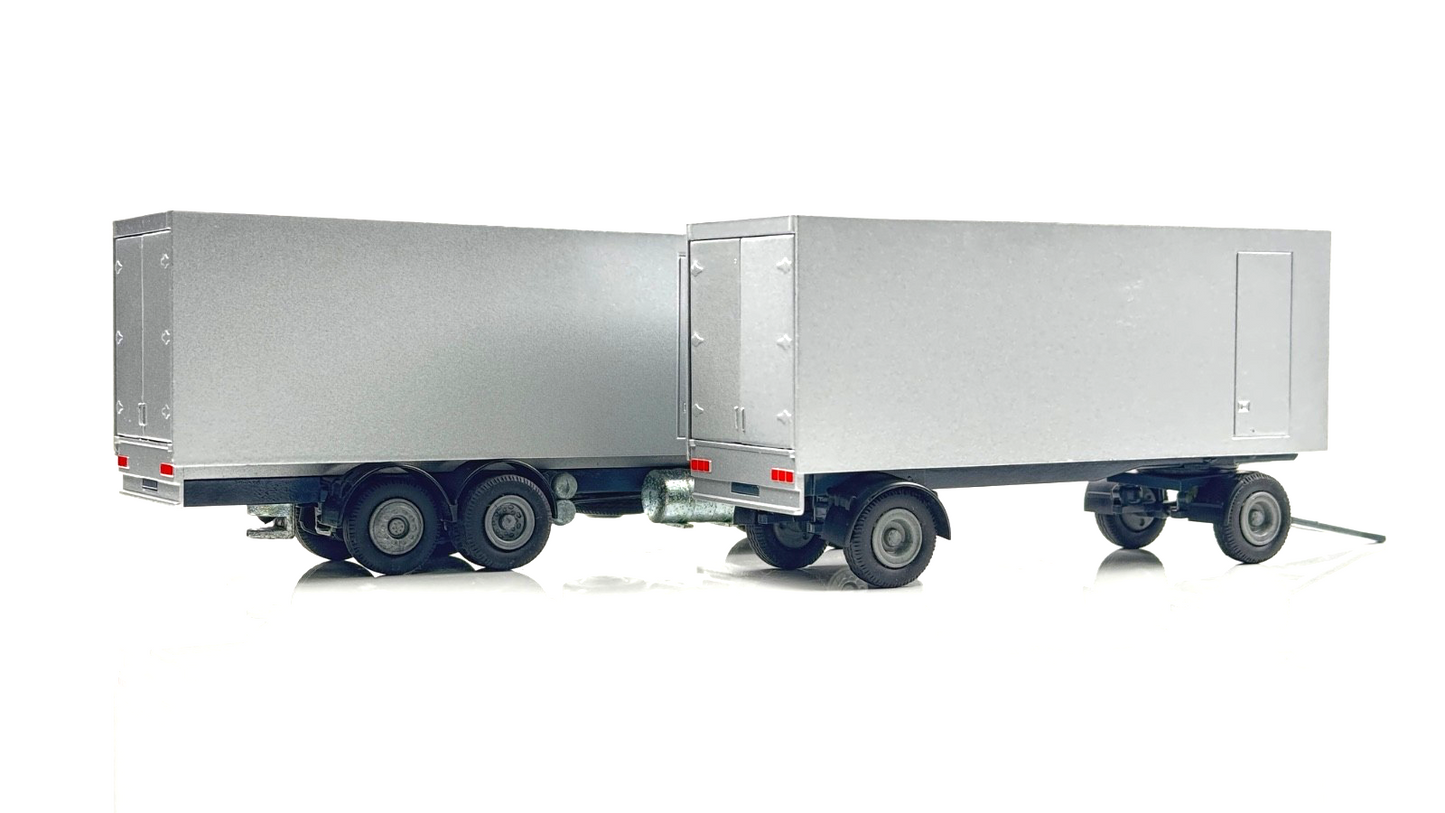 CONRAD 1/50 SCALE - VOLVO GLOBETROTTER XL BLUE/SILVER RIGID & TRAILER BOXED