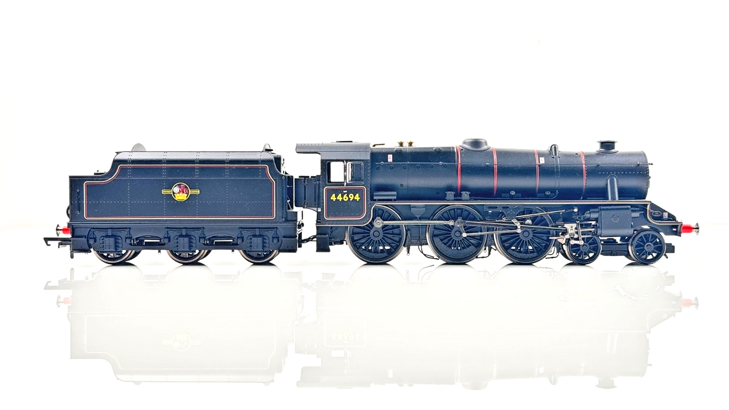 HORNBY 00 GAUGE - R3323 - BR BLACK 4-6-0 CLASS 5 LOCOMOTIVE 44694 (LINED) BOXED