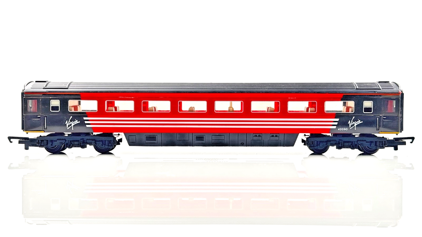 HORNBY 00 GAUGE - VIRGIN TRAINS MAIDEN VOYAGER LADY IN RED 4 CAR HST - UNBOXED