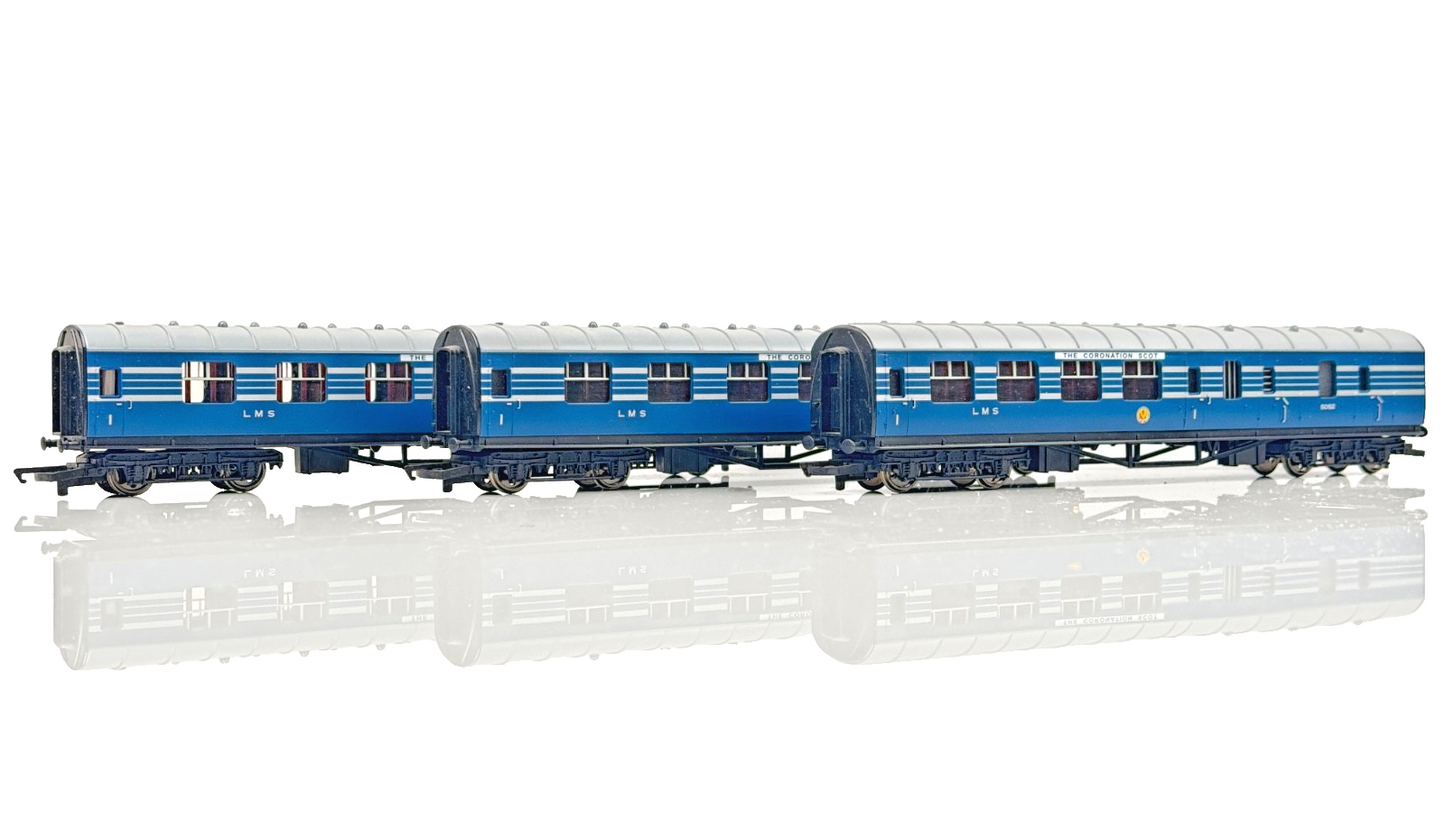 HORNBY 00 GAUGE - R2371M - RAKE OF 3 LMS BLUE CORONATION SCOT COACHES - UNBOXED