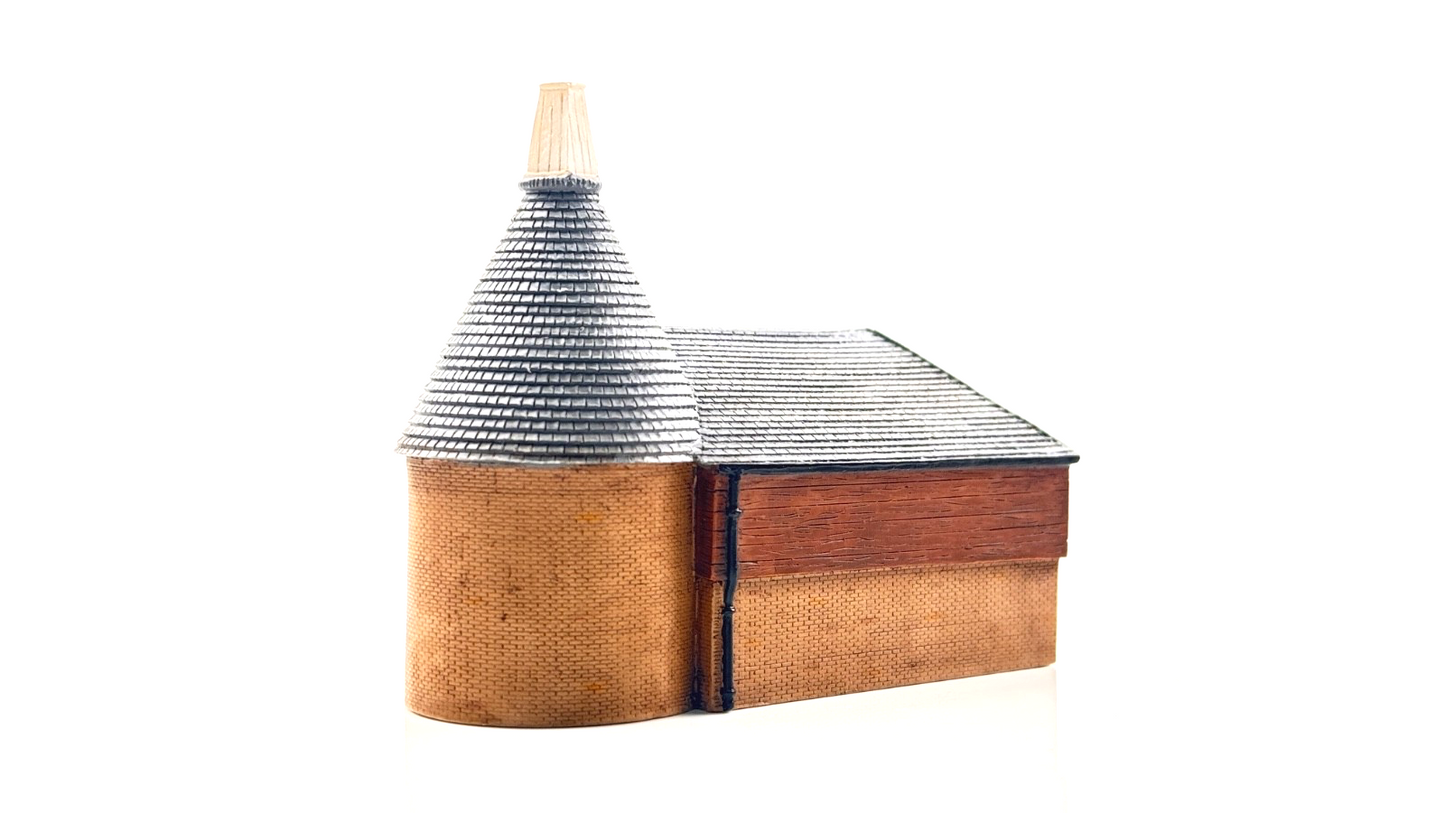 HORNBY N GAUGE LYDDLE END - N8051 - OAST HOUSE - BOXED