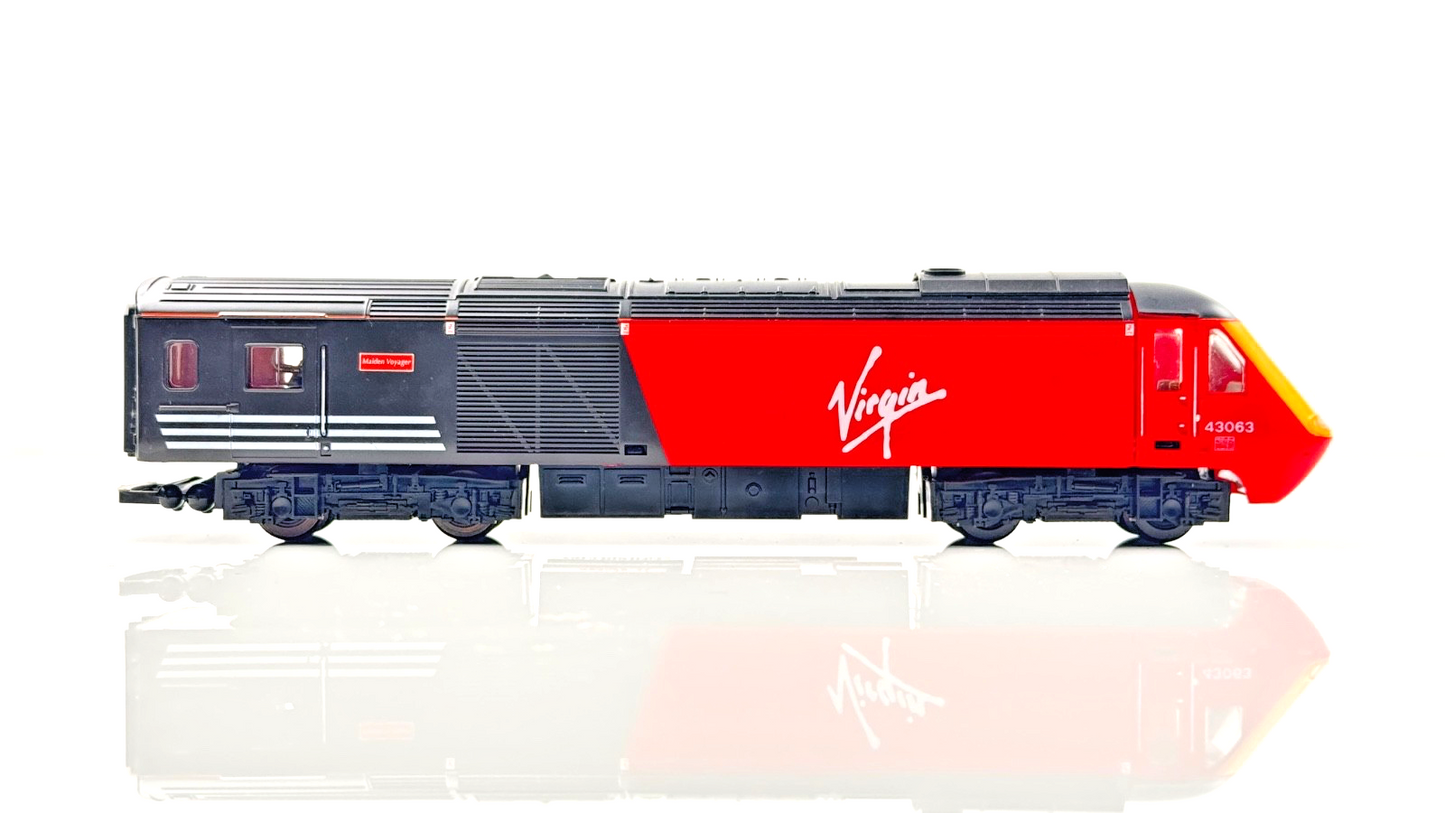 HORNBY 00 GAUGE - VIRGIN TRAINS MAIDEN VOYAGER LADY IN RED 4 CAR HST - UNBOXED