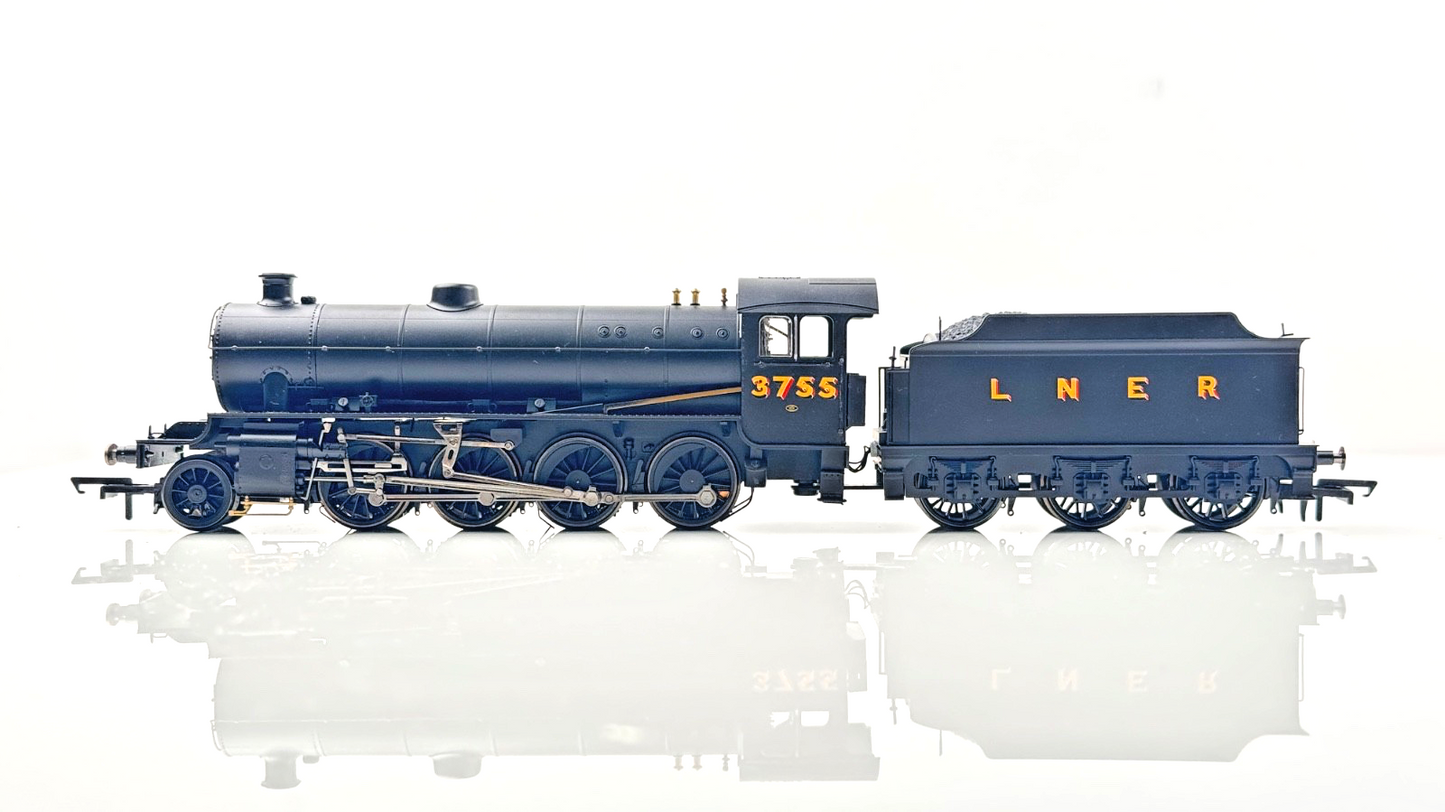 HORNBY 00 GAUGE - R3088 - LNER BLACK 2-8-0 THOMPSON CLASS O1 LOCOMOTIVE - BOXED