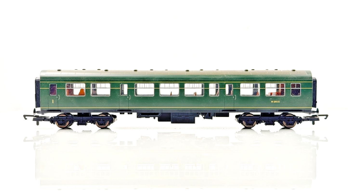 HORNBY 00 GAUGE - R2578 - CLASS 101 BRITISH RAIL BR GREEN 3 CAR DMU - UNBOXED