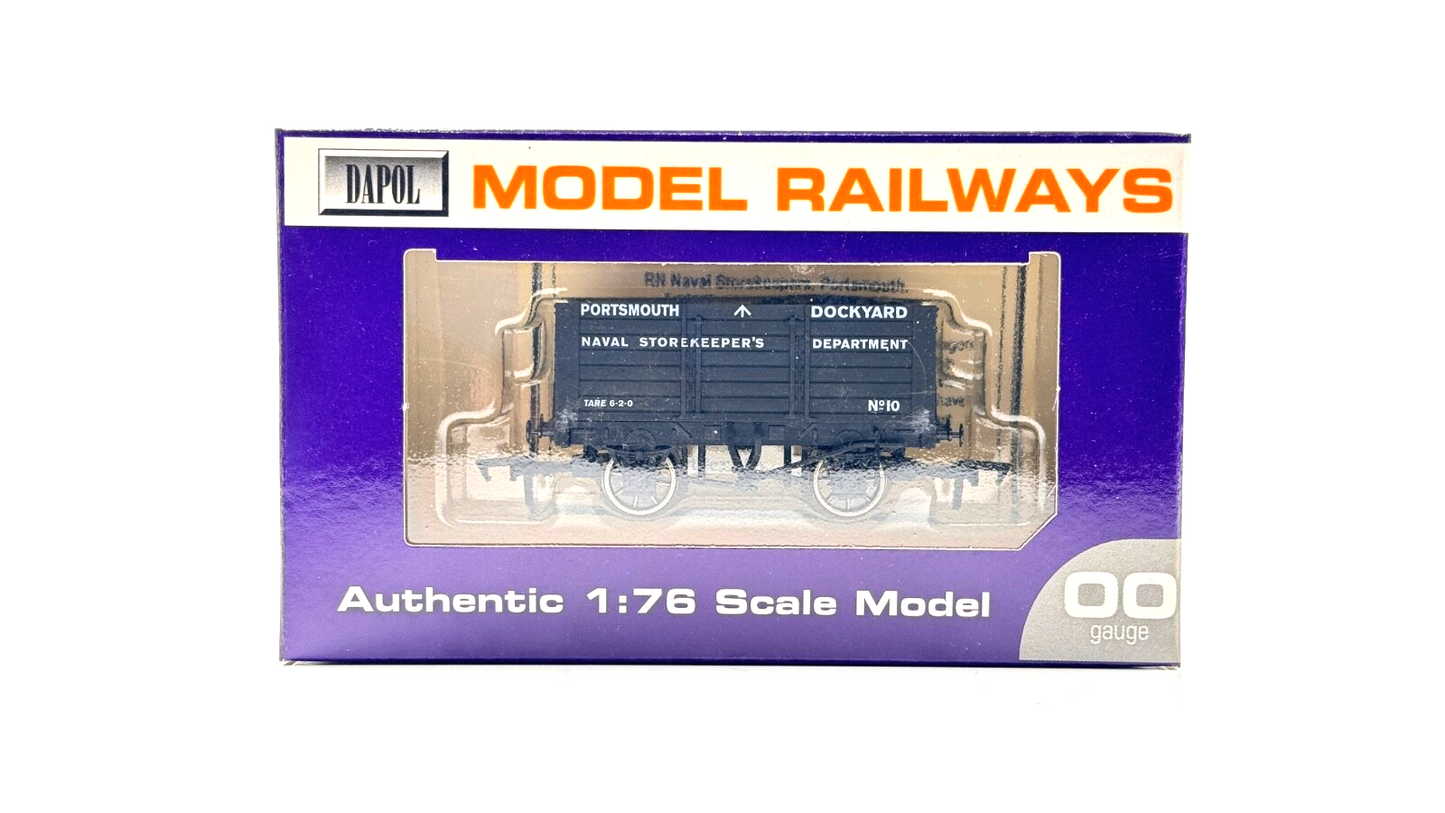 DAPOL 00 GAUGE - PORTSMOUTH DOCKYARD NAVAL STOREKEEPERS NO.10 (LIMITED EDITION)