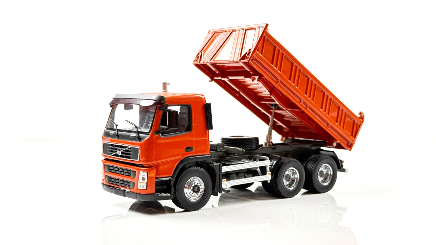MOTORART 1/50 SCALE - FM9 CONSTRUCTION VOLVO TIPPER TRUCK ORANGE BOXED