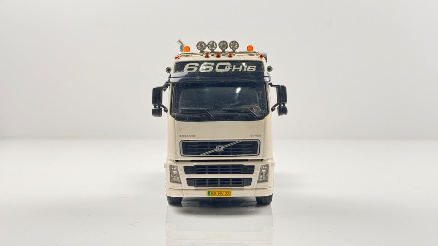 WSI 1/50 SCALE - 9126 - VOLVO FH GLOBE 6X4 WHITE TRACTOR UNIT BOXED
