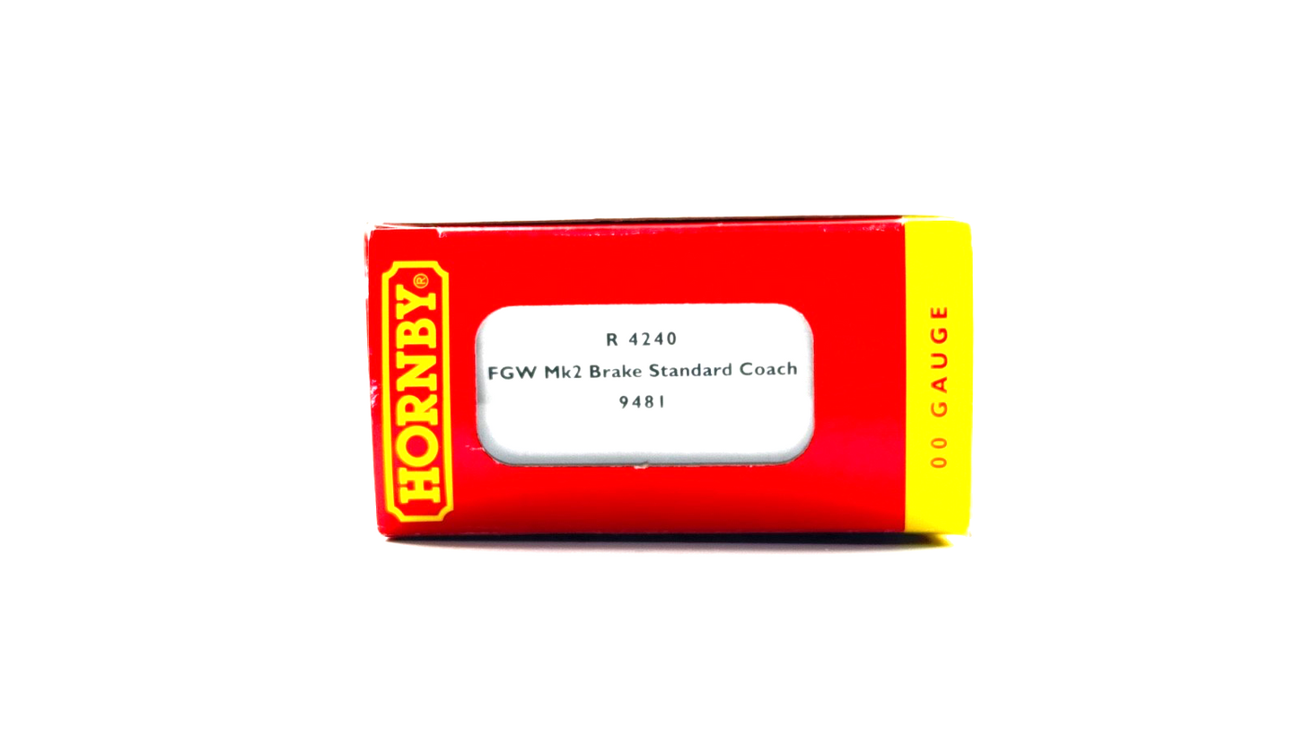HORNBY 00 GAUGE - R4240 - FGW FIRST GREAT WESTERN MK2 BRAKE STANDARD COACH 9481