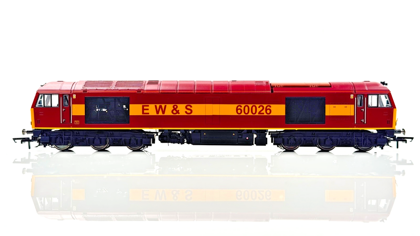 HORNBY 00 GAUGE - R2488 - CLASS 60 DIESEL 60026 EWS EW&S GOLD MAROON - BOXED