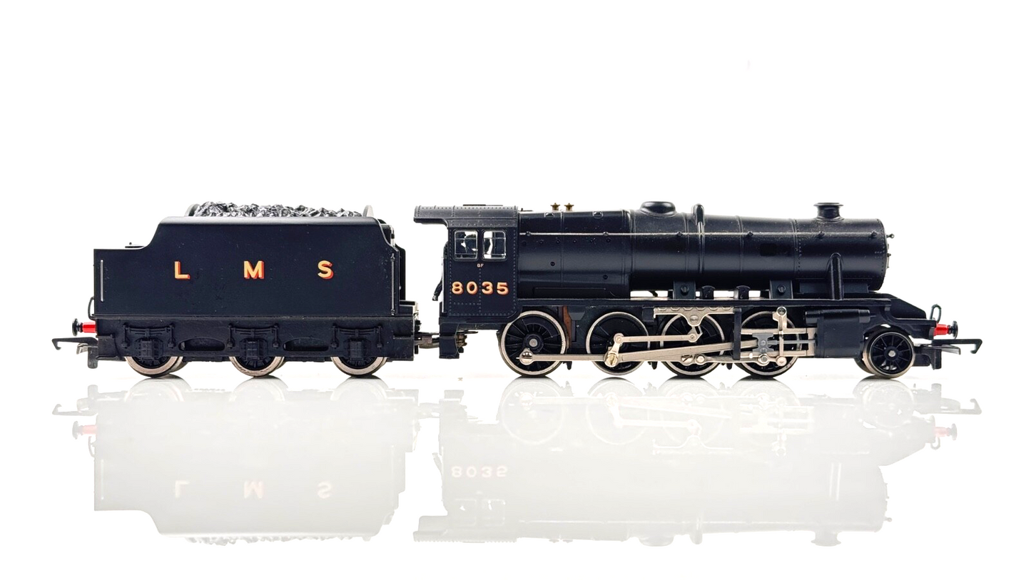 HORNBY 00 GAUGE - R297 - LMS BLACK 2-8-0 CLASS 8F LOCOMOTIVE '8035' - BOXED