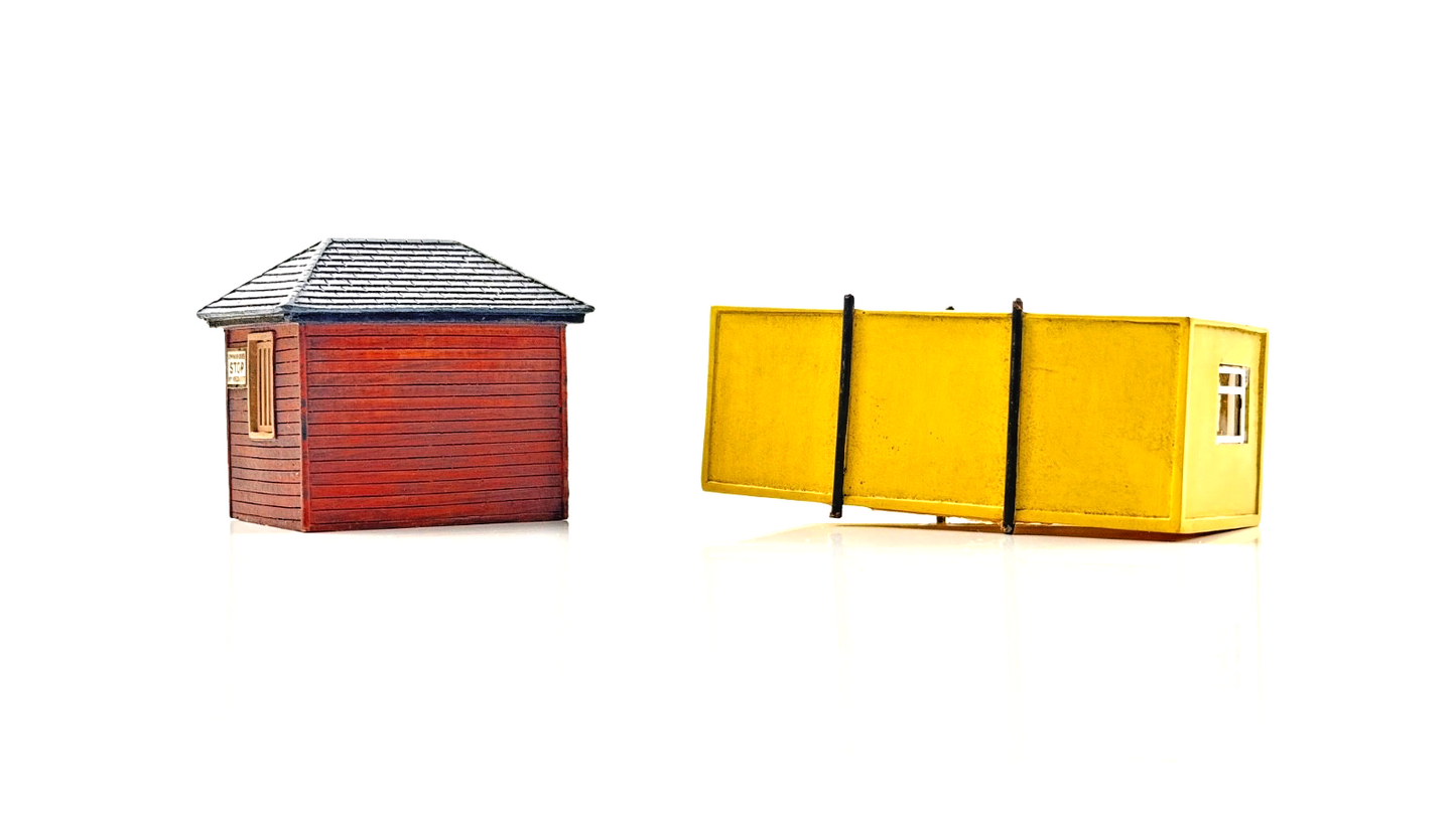 HORNBY 00 GAUGE SKALEDALE - R8765/R9800 - CAR SALES OFFICE/BUS STOP - UNBOXED