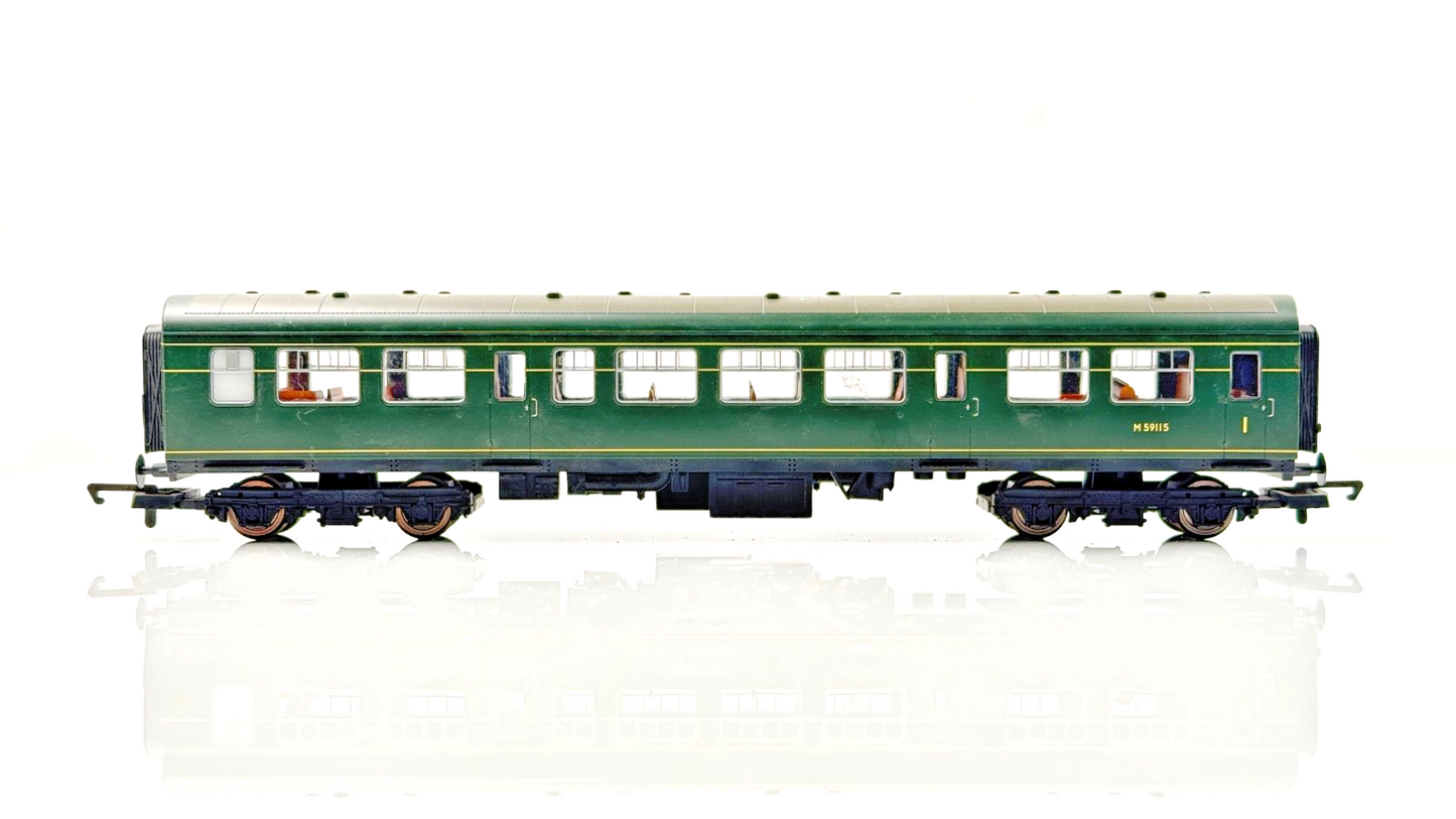 HORNBY 00 GAUGE - R2578 - CLASS 101 BRITISH RAIL BR GREEN 3 CAR DMU - UNBOXED