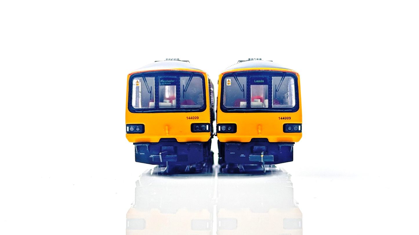 REALTRACK 00 GAUGE - CLASS 144 DMU 2 CAR NORTHERN METRO ARRIVA LEEDS MANCHESTER