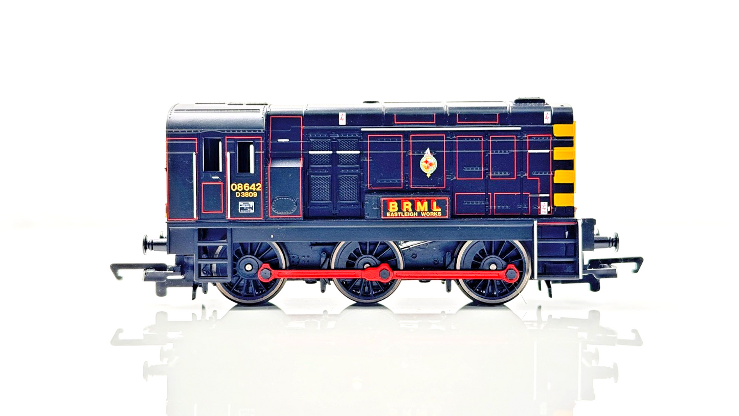 HORNBY 00 GAUGE - R2333 - BRML CLASS 08 DIESEL SHUNTER 08642 EASTLEIGH WORKS