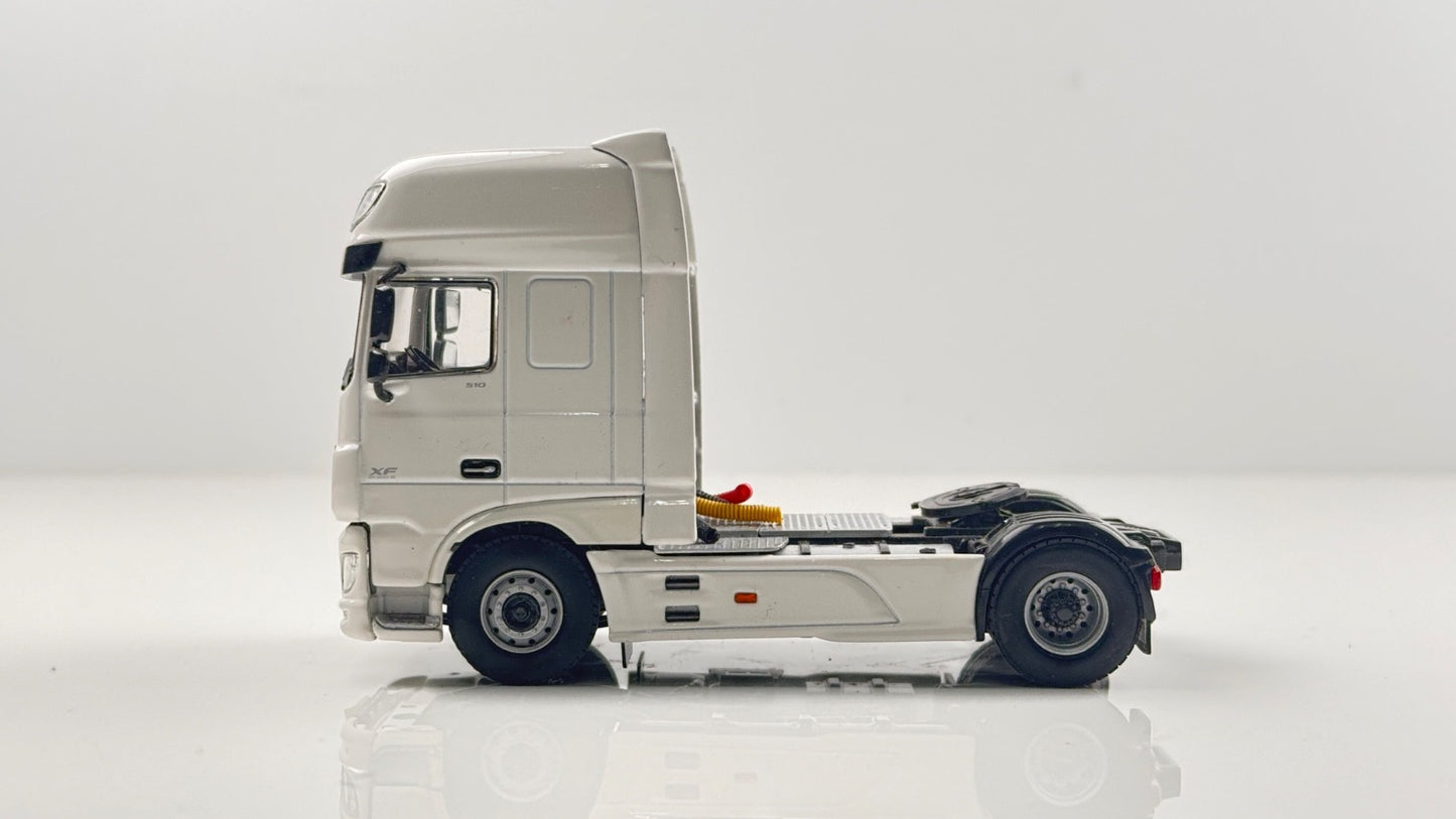 WSI 1/50 SCALE - 03-1128 - DAF XF SUPER SPACE CAB 4X2 WHITE TRACTOR UNIT BOXED
