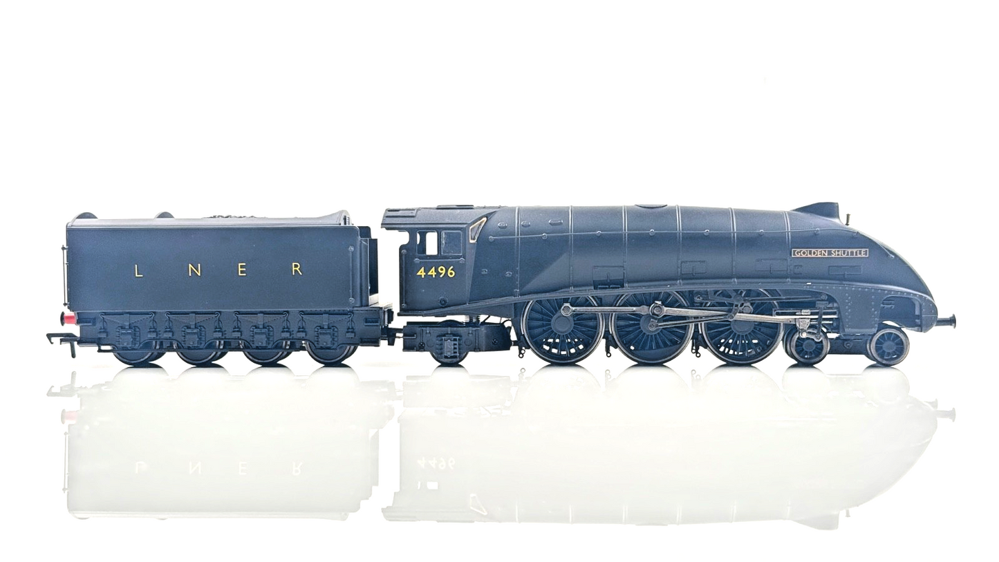 BACHMANN 00 GAUGE - 31-962 - LNER BLACK 4-6-2 CLASS A4 "GOLDEN SHUTTLE" (LTD ED)