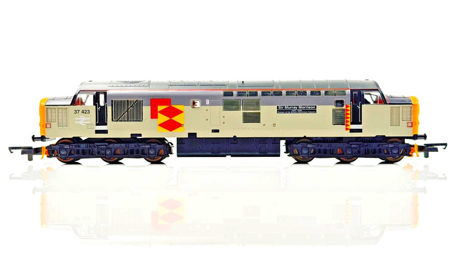 LIMA 00 GAUGE - L149932 - CLASS 37 DIESEL 37423 RAILFREIGHT SIR MURRAY MORRISON