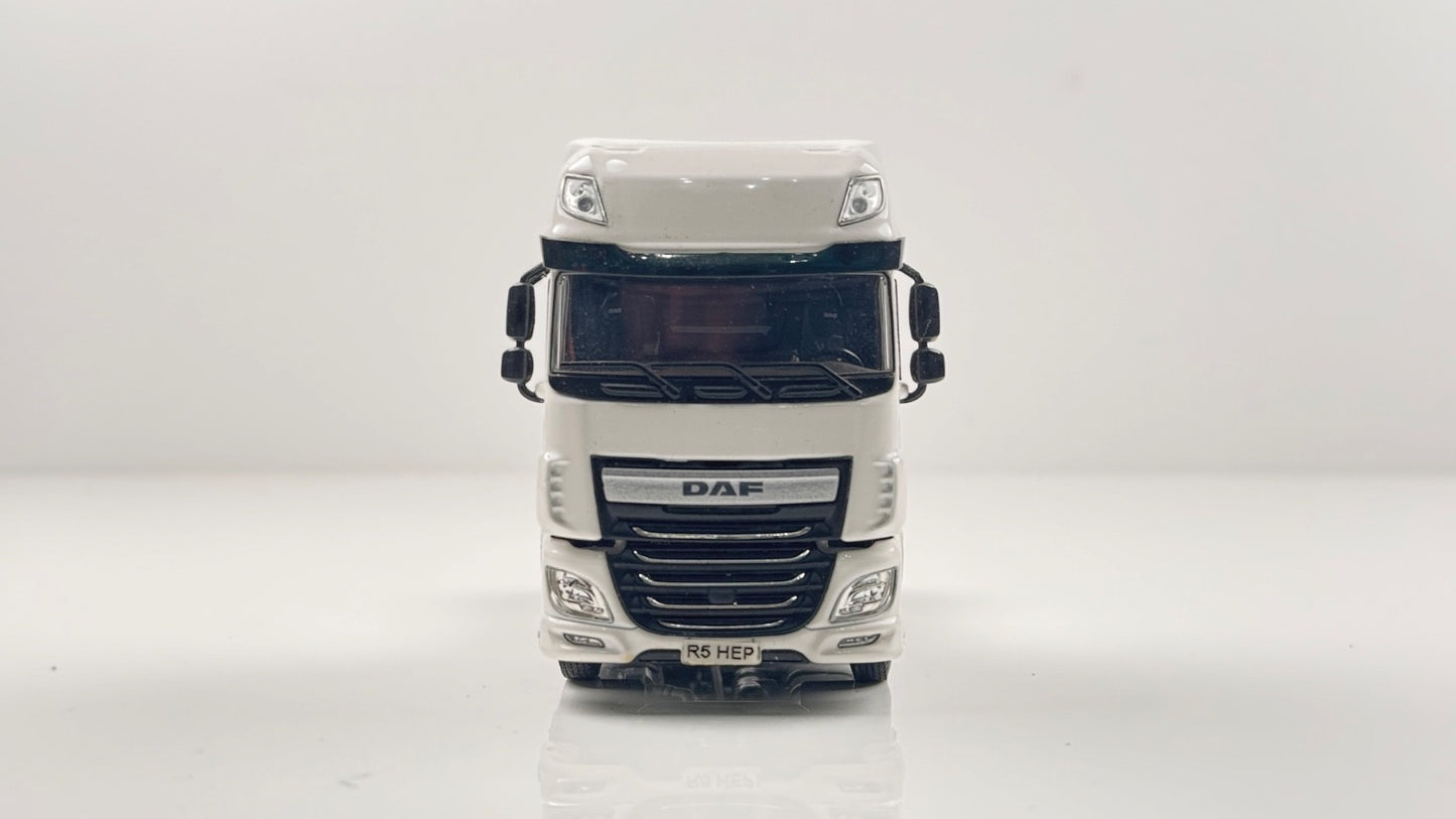 WSI 1/50 SCALE - 03-1128 - DAF XF SUPER SPACE CAB 4X2 WHITE TRACTOR UNIT BOXED