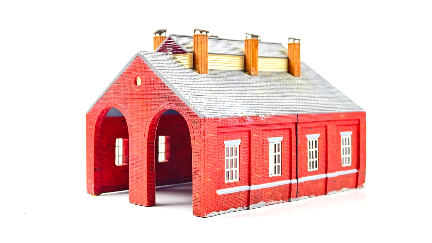 HORNBY 00 GAUGE SKALEDALE - R8581 - RED BRICK DOUBLE ROAD ENGINE SHED - UNBOXED