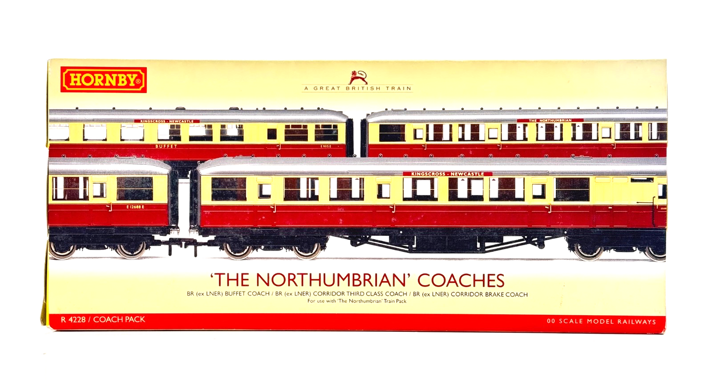 HORNBY 00 GAUGE - R4228 - THE NORTHUMBRIAN COACHES TRIPLE PACK - BOXED