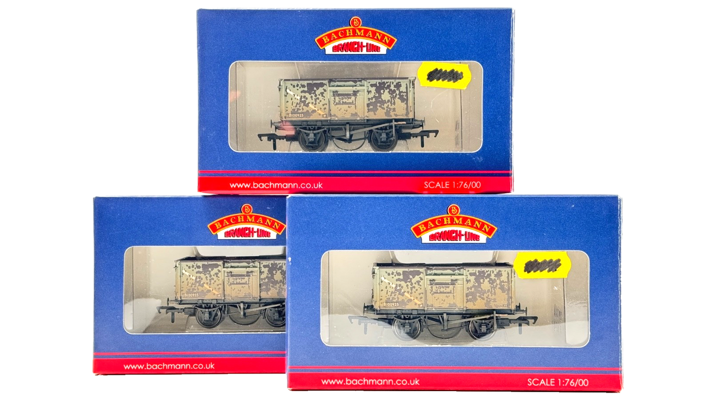 BACHMANN 00 GAUGE - 37-377F - 16T PRESSED END DOOR WAGON BR GREY - BOXED X 3