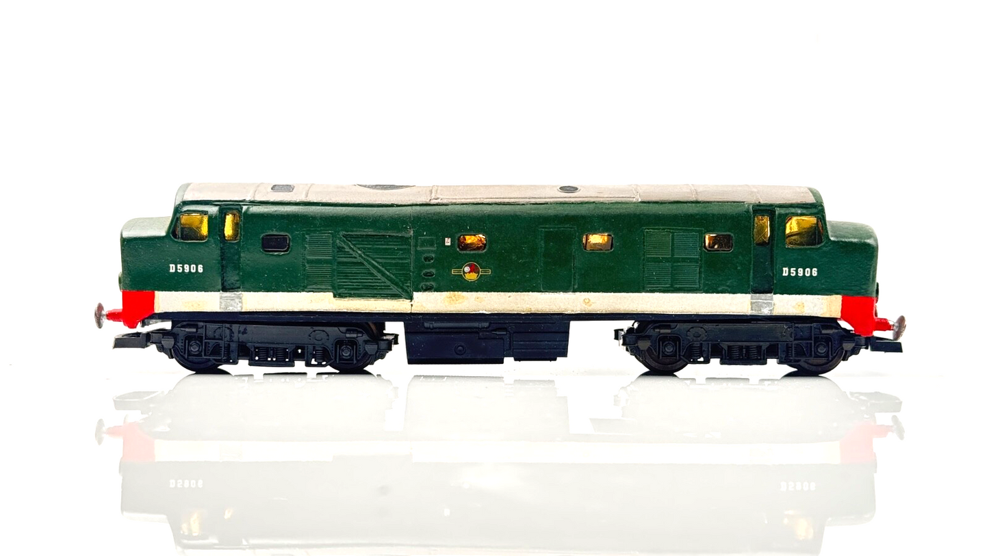 LIMA 00 GAUGE - CLASS 23 BABY DELTIC HYBRID REPAINTED MODEL - UNBOXED