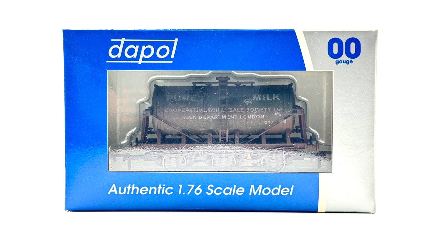 DAPOL 00 GAUGE - PURE MILK COOPERATIVE WHOLESALE TANKER 017 W (LIMITED EDITION)