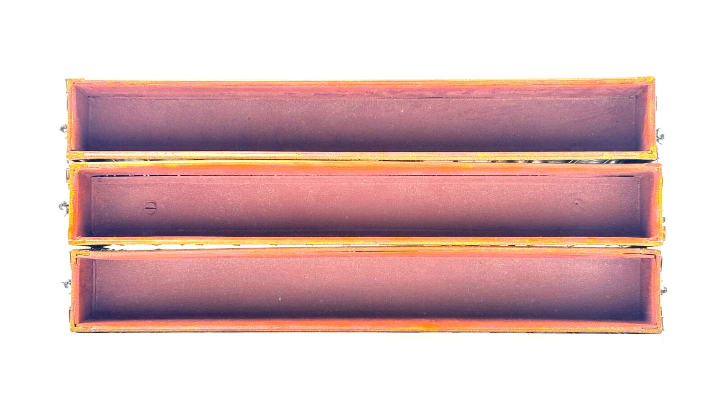 KIT BUILT 00 GAUGE - RAKE OF 3 EWS MAROON/GOLD MBA OPEN BOX WAGONS UNBOXED