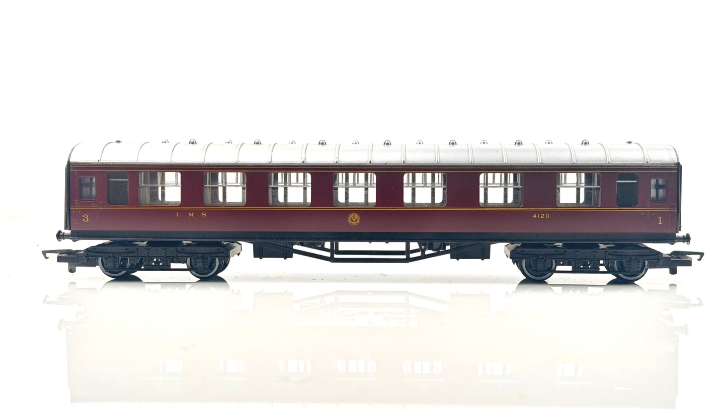 HORNBY 00 GAUGE - LMS MAROON STANIER COMPOSITE/BRAKE COACHES X 3 - UNBOXED